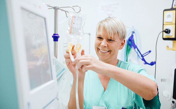 Die Pflegekräfte des Zentrums für Intensivtherapie arbeiten mit großer Präzision. 