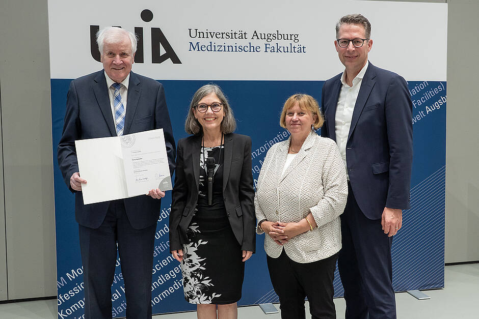 UNA - Ehrendoktorwürde für Horst Seehofer 